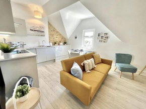 Stunning Beachside Luxury Porthcawl 1 bedroom Apt, Parking, Prime Location